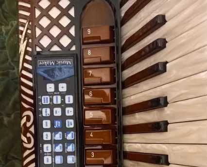 vand acordeon Musitech cu basi functionabili