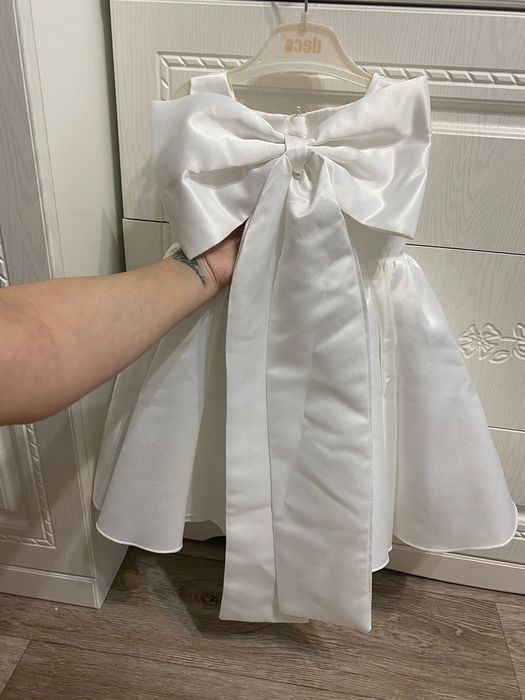 Платье детское атласное.