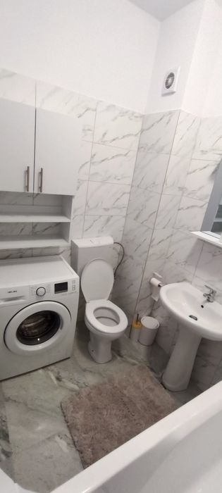 Închiriez garsonieră