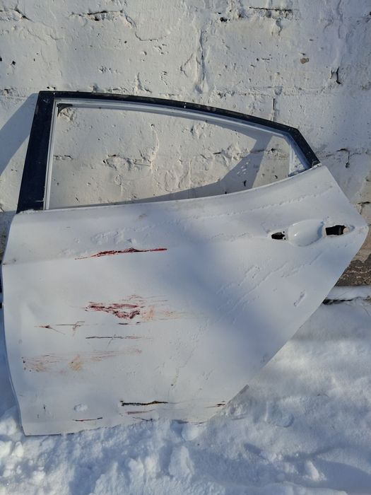 Задний дверь Хундай элантра оригинал