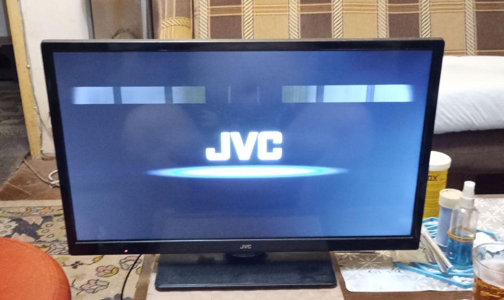Vând tv JVC cu defect la display