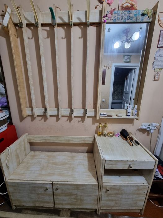 Срочно продам ванную, стенка, кресло со столом, прихожая листайте фото