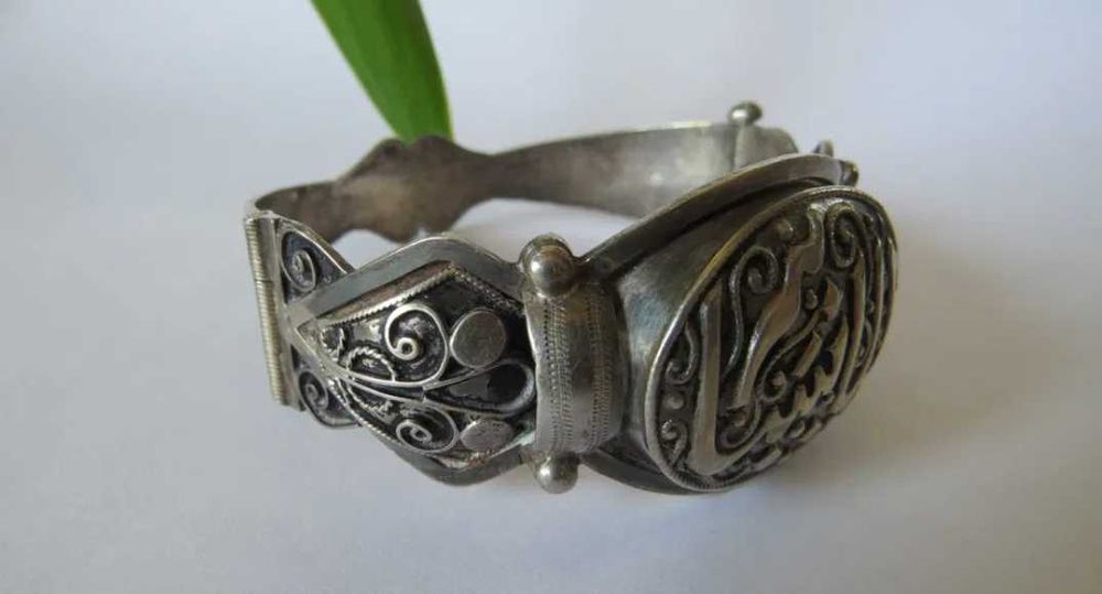 Veche bratara persana. manufactura in argint.