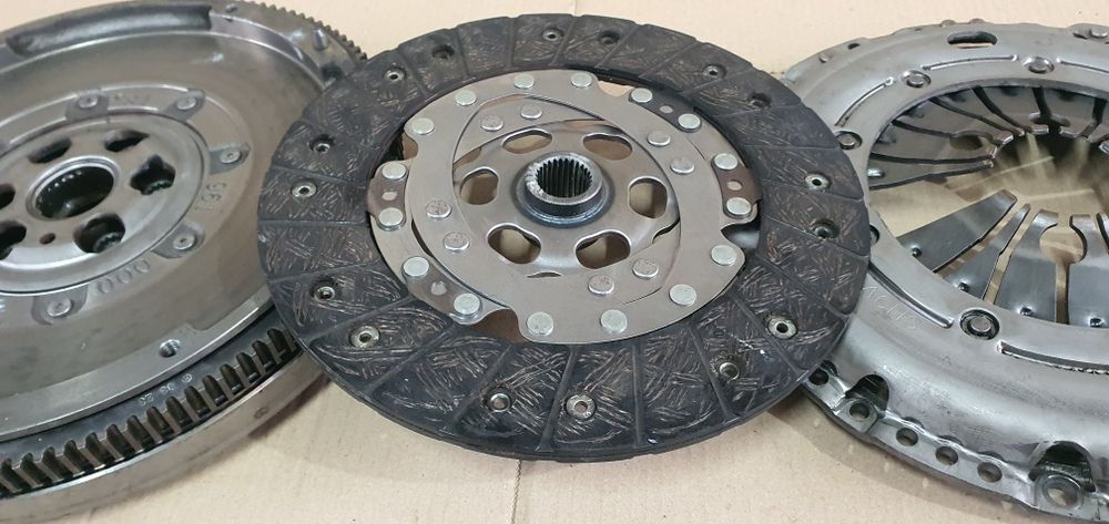 Kit ambreiaj Sachs cu volanta 1.9 tdi BLS BKC BXE BRU BJB