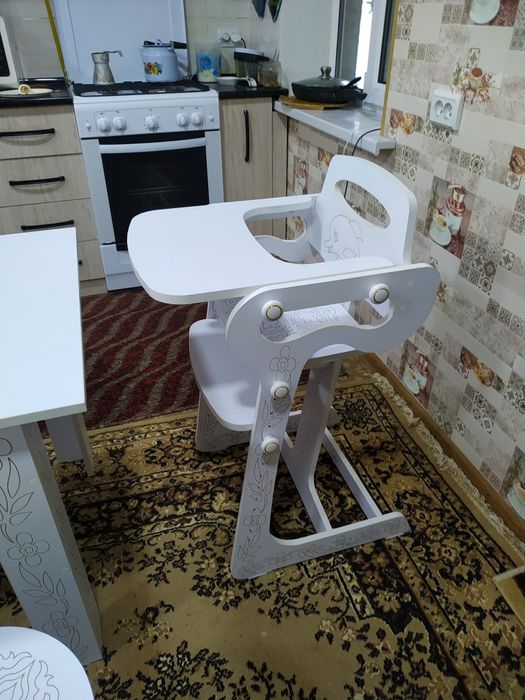Детский, обеденный, растущий стульчик. Для кормления ребенка.