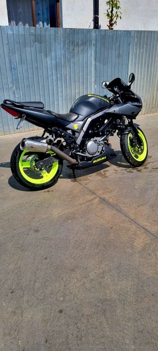 Motocicleta Suzuki Sv650s