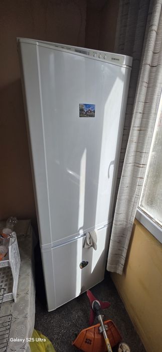 Продава се хладилник