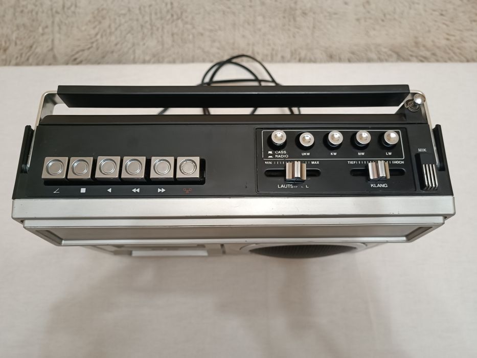 Касетофон Universum