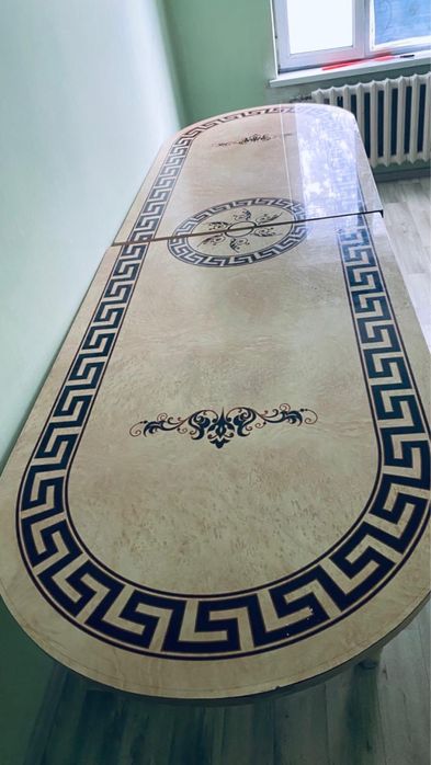 срочно продается диван и стол