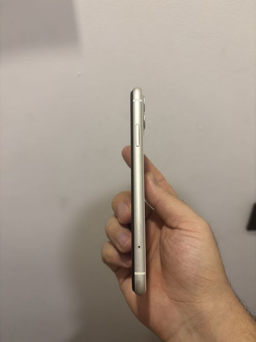 Iphone 11, 128гб в белом цвете