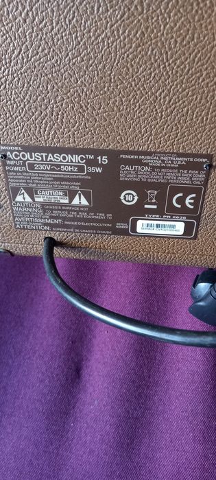 Vând stație combo de chitară Fender Acoustasonic tm15