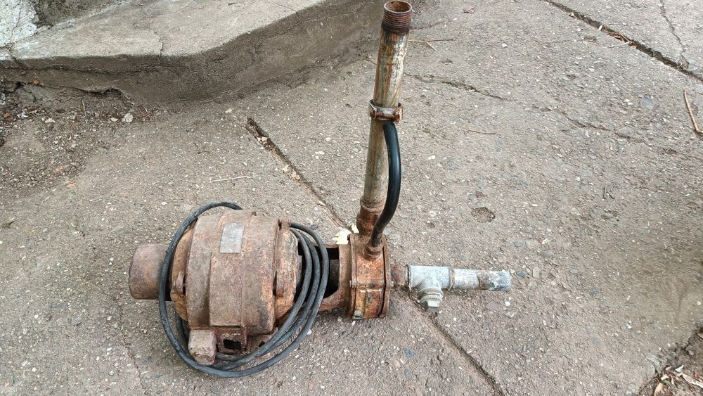 Водна помпа електроческа стар модел