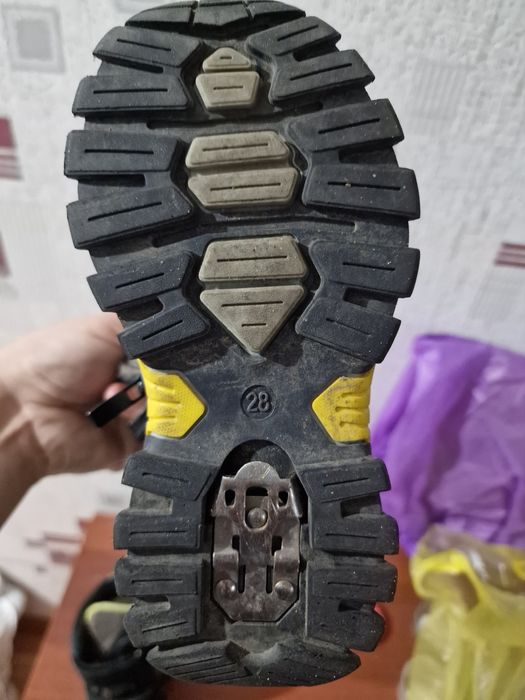 Продам детскую обувь