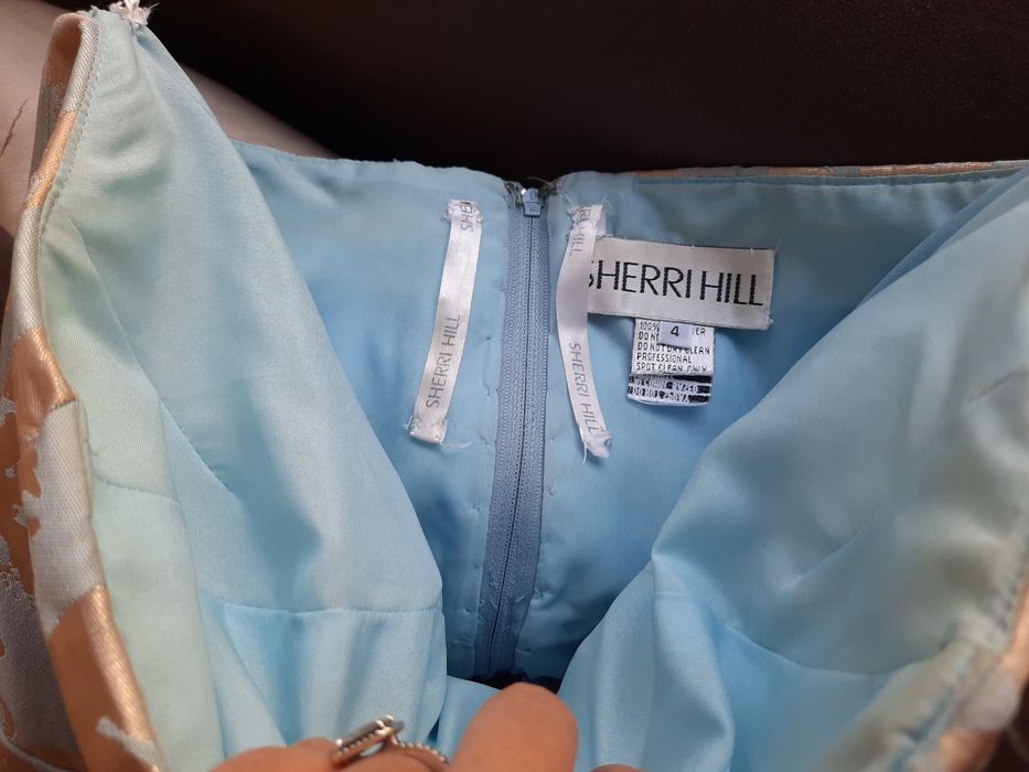 Коктейлна рокля SHERRI HILL