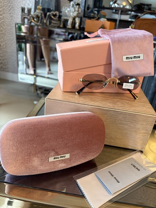 Ochelari de soare Miu Miu – eleganți și în stare foarte bună