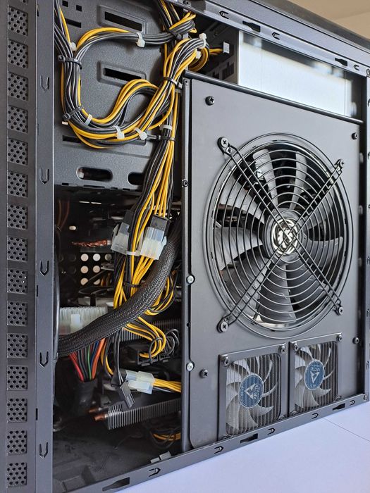 Rack 4xGPU Carcasa PC suport 4 placi grafice, tip Renderer Box Blender