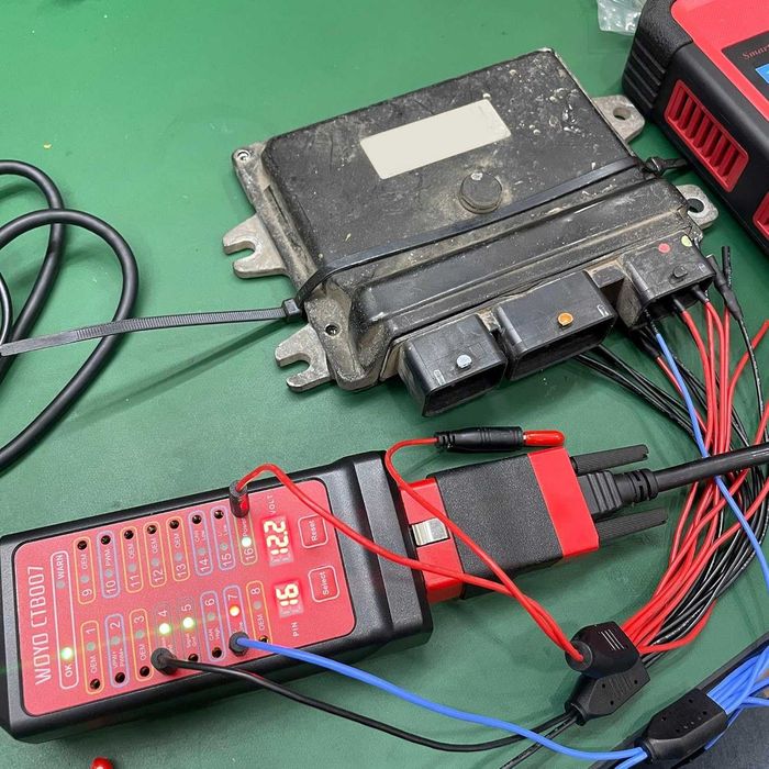 WOYO 12V 24V Car OBD Breakout Box OBD2 Diagnostic tool CAN Tester Box