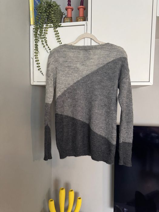 Вълнен пуловер в сиво PART TWO