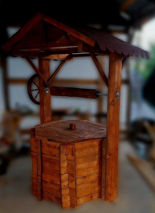 Fântână din lemn rustic la comandă