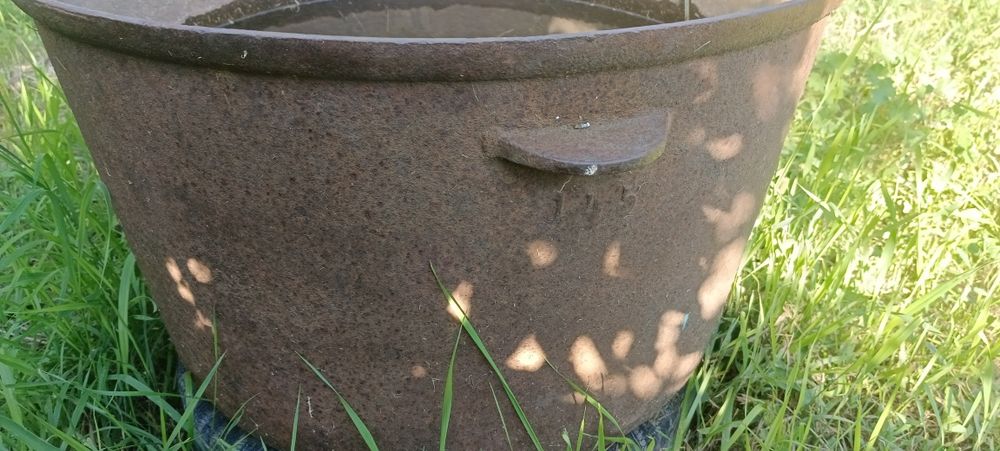 Продам большой чугунный казан