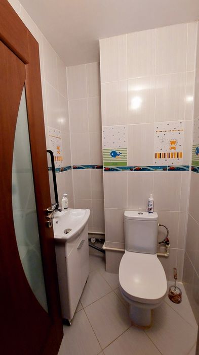 Apartament 3 camere decomandat, 2 băi, 2 balcoane, Micro 17, etaj 2/4