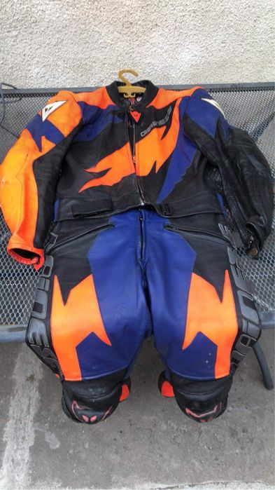 vand 2 costume DAINESE marime 48 si 44