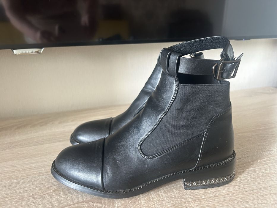 Продам ботиночки и кроссовки