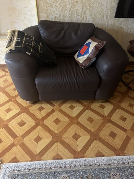 Диван с креслом