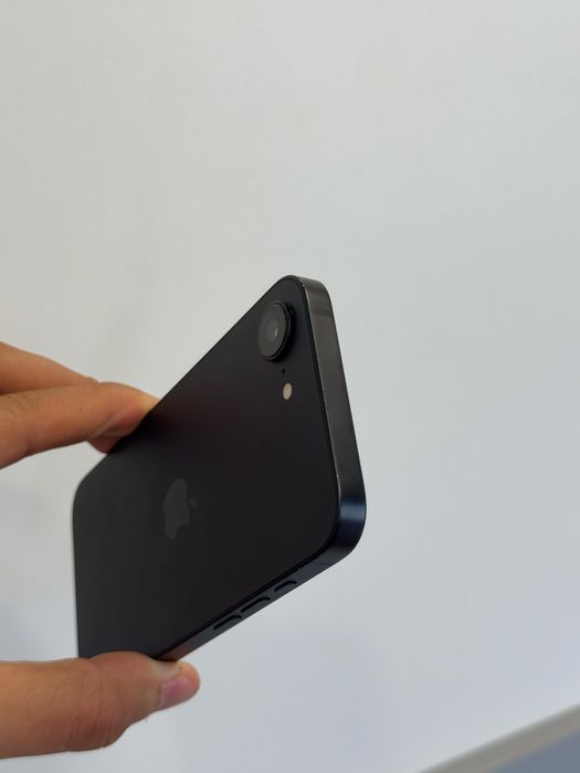 Продавам iPhone 16e 51 цикъла