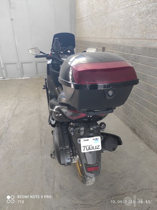 Skuter Z Max Sotiladi