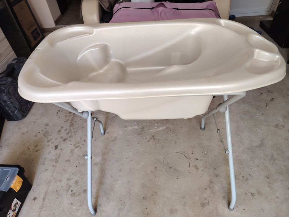 Бебешка количка, сгъваема кошара, корито със стойка!