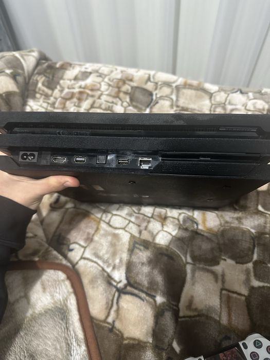 Vand ps4 pro 2 manete