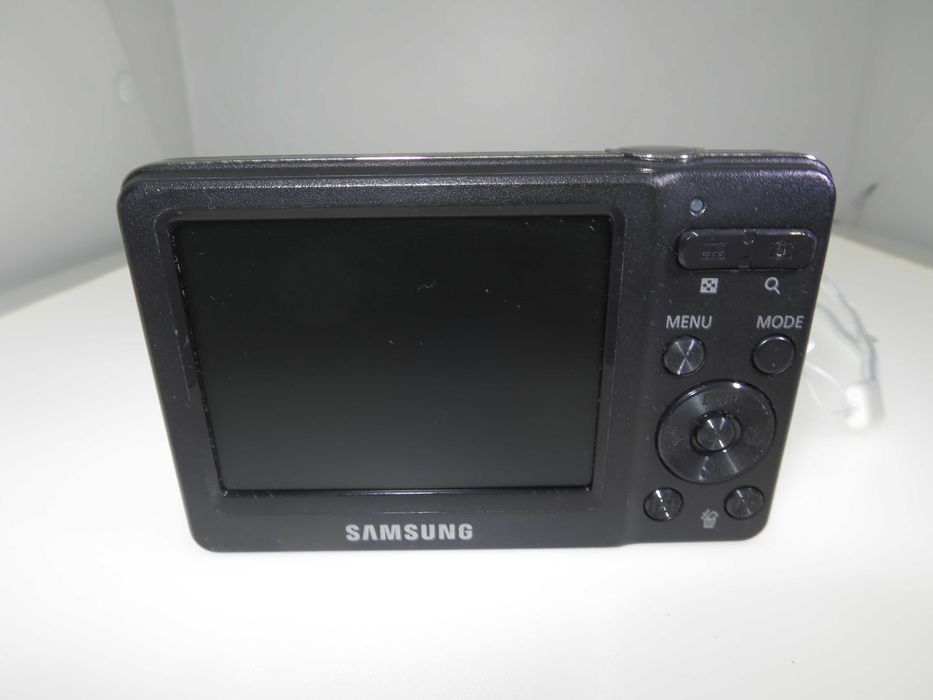 Samsung ES30 ултра малък и компактен фотоапарат с размерите на запалка, мини дигитална камера, като НОВ, работи отлично, пълен комплект