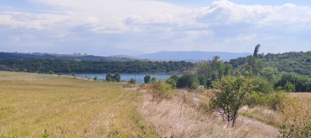 Продава се Земеделски имот в с. Черна гора, Област Перник -  кв.м за 4437 €/дка - Снимка #1