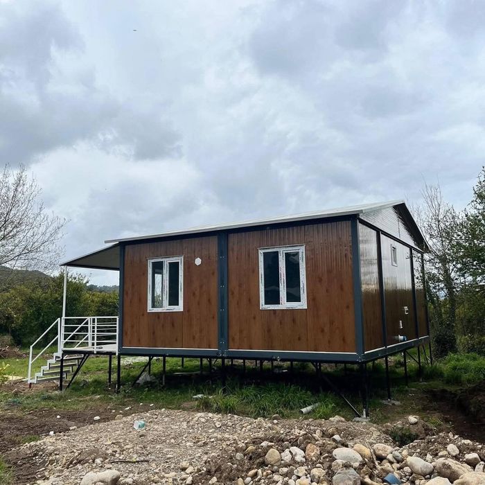 Cand casa din panauri sendwici pe structura metaluca sau din lemn