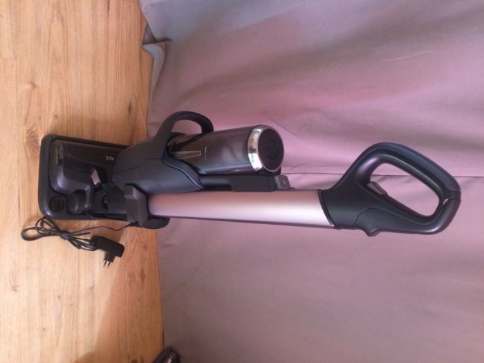 Безкабелна прахосмукачка - AEG FX9