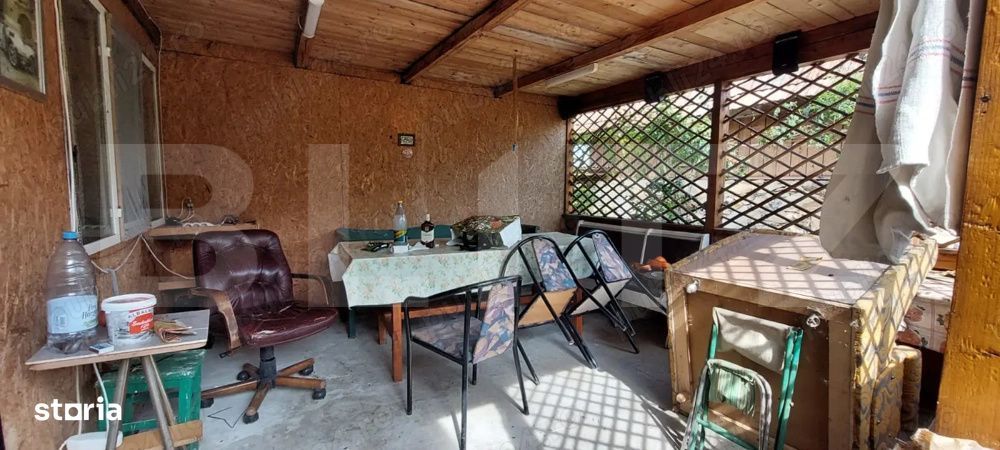 Casa 2 camere, 1040 mp, zona Petresti de Jos