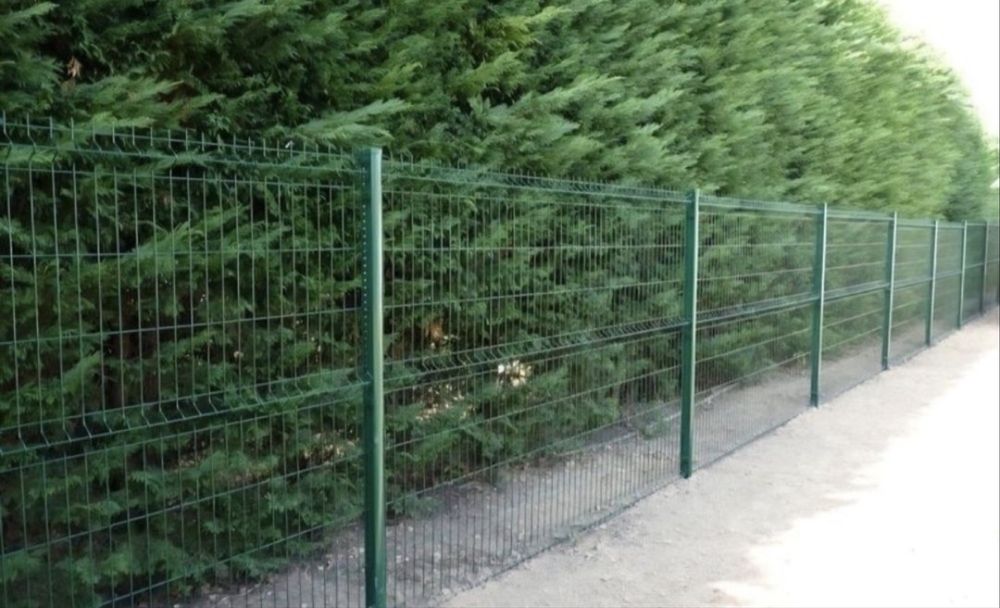 Imprejmuiri terenuri din plasa bordurata