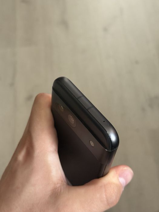 Google Pixel 8a / 128 GB / Baterie 100% / 58 Cicluri / Negru