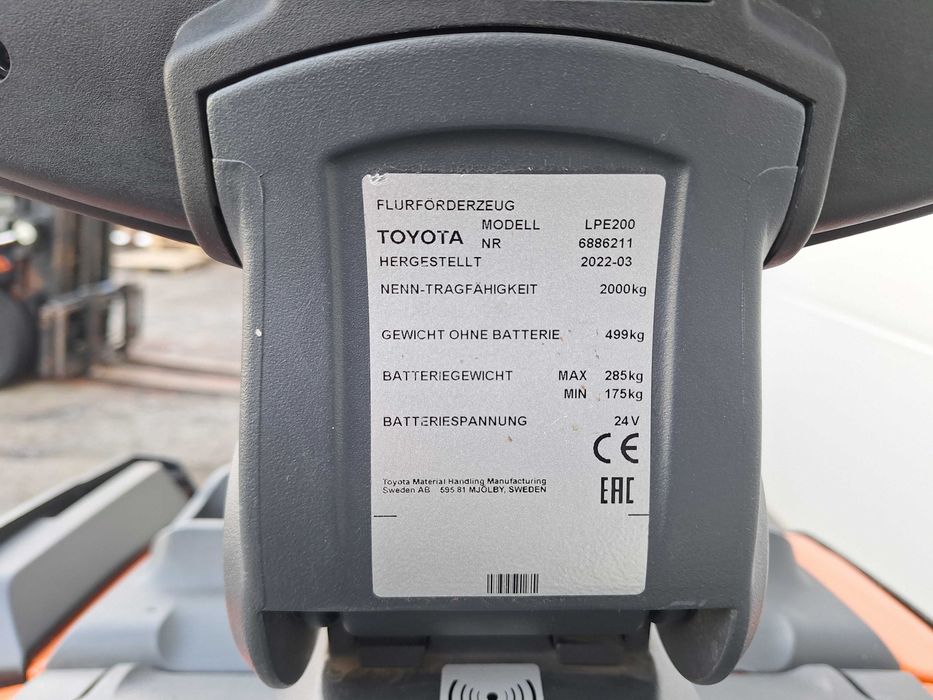 Електрическа палетна количка TOYOTA LPE200 с платформа