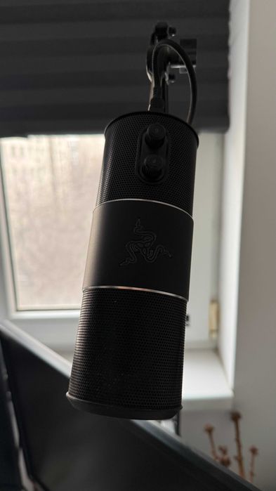 Microfon Razer Seiren + brat microfon