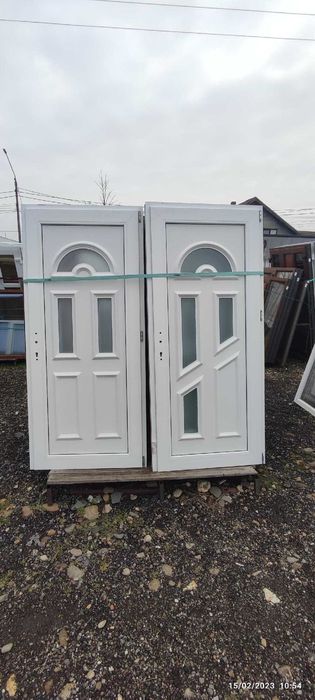 Modele noi de uși cu panel decorativ