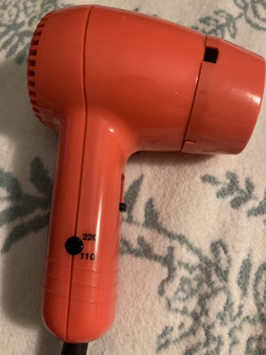 Малък сешоар Braun 1000 W и Kario 1200 W