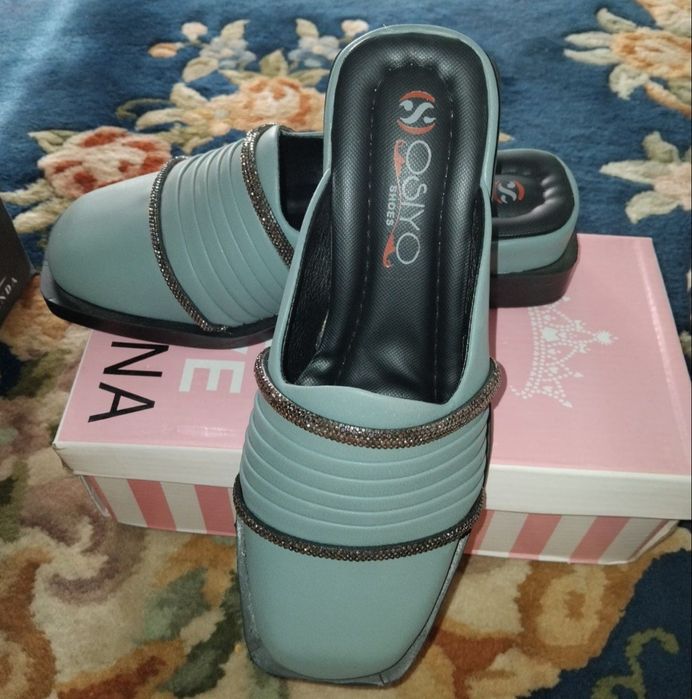 Oyoq kiyim sotiladi yangi