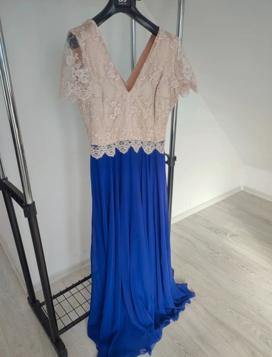 Rochie lunga eleganta, dantela si voal