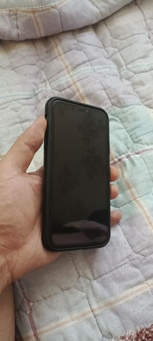 продаю iPhone 11