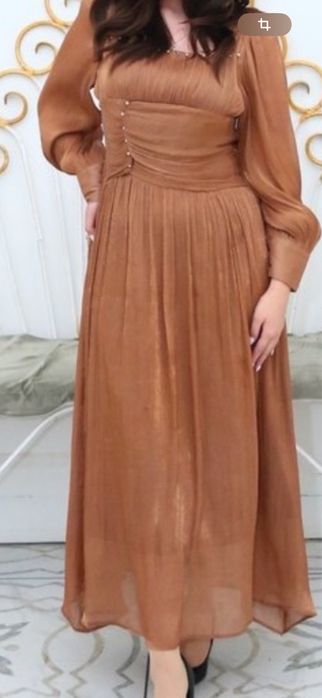 Продам платья , пальто