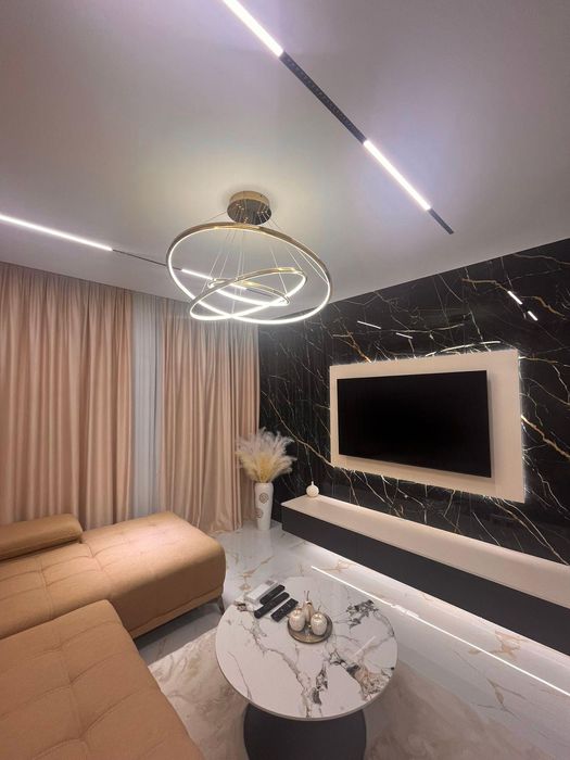 Дава се под наем Тристаен апартамент в Пловдив, Център - 103 кв.м за 918 € - Снимка #1