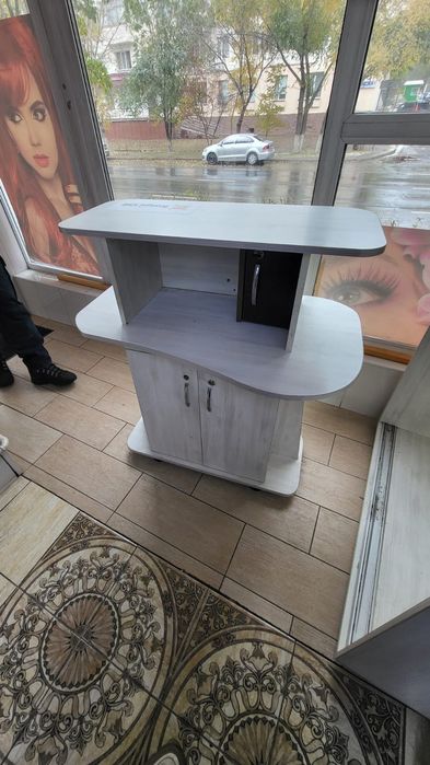Продам ресепшен белого цвета