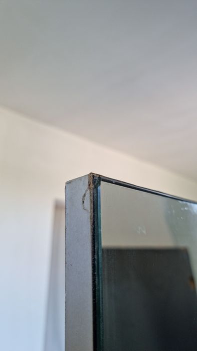 Зеркала на дверных створках шкафа